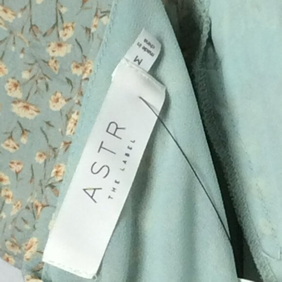 ASTR The Label Women's Top Size M Blue Ditsy Floral Babydoll Feminine Summer - Picture 4 of 7
